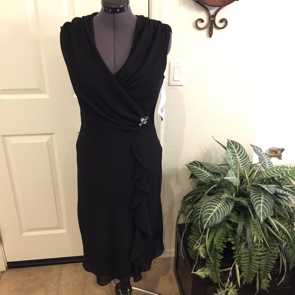 NWT ❤️”THE” black💗dress!! Gorgeous dress, it’s new with tags - Picture 16 of 16